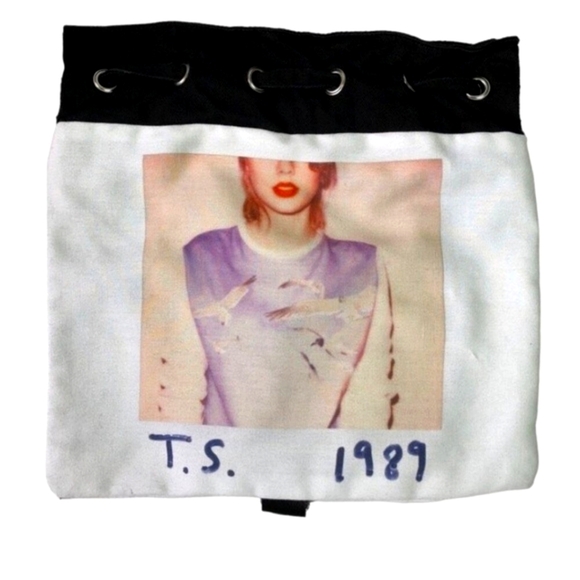 NWOT Taylor Swift 1989 Album Cover World Tour Drawstring Backpack - Picture 1 of 4